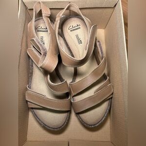 Clarks Women's Brown Strap wedges